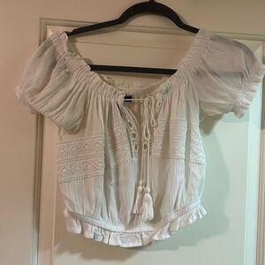 Forever 21 cute summertime cropped white blouse
